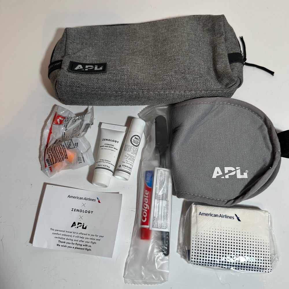 APL X Athletic Propulsion Labs X American Airlines Cloth vanity case